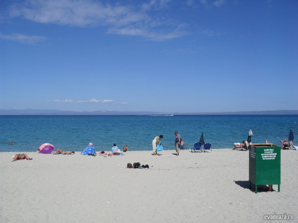 Plaja intinsa curata linistita